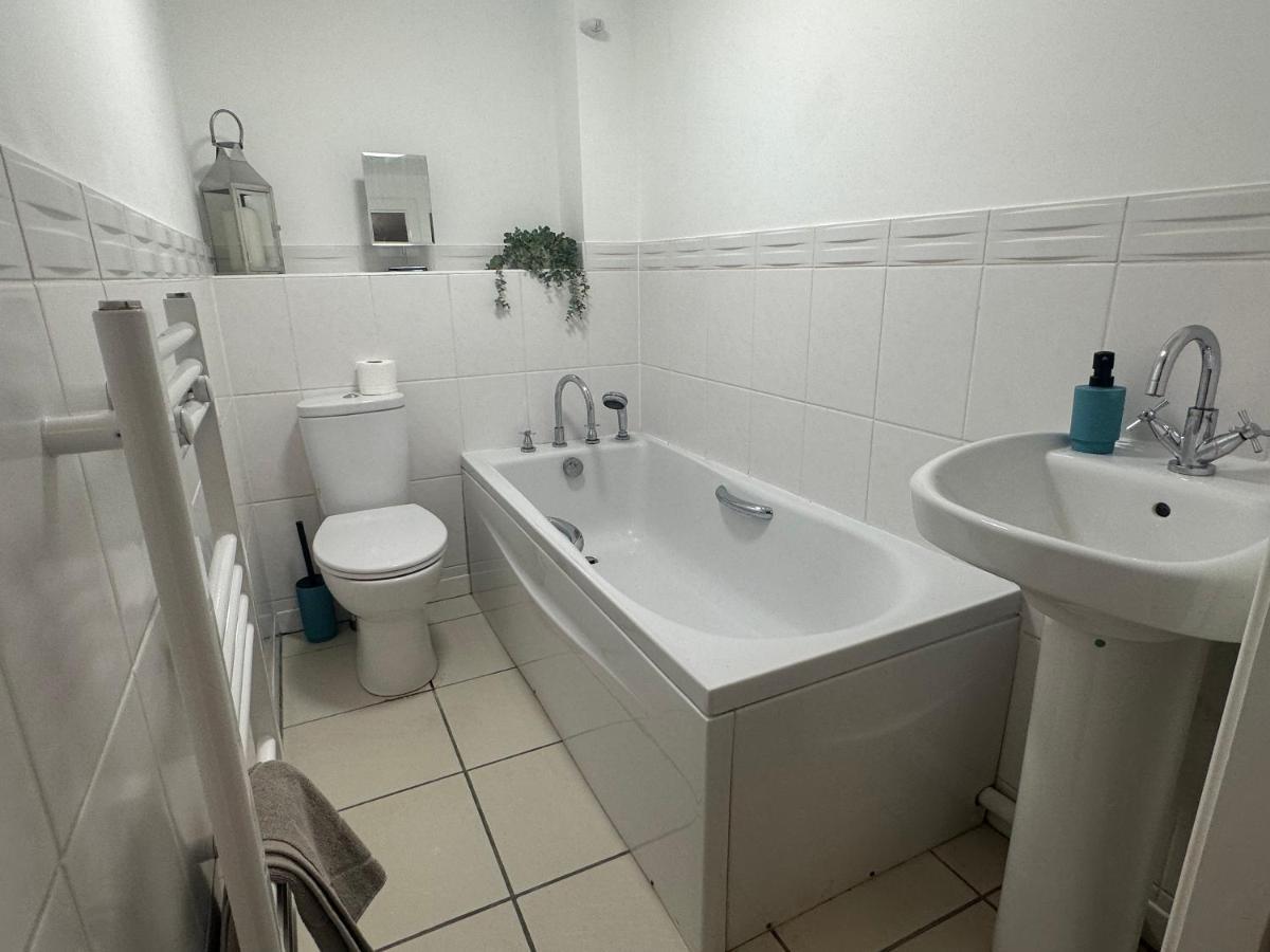 Superb 2 Bed 2 Bathroom Free Parking ダービー エクステリア 写真